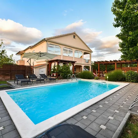 Dom wakacyjny Charmantes In By Interhome