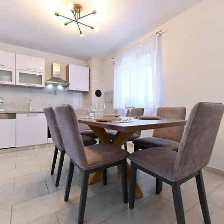Charmantes In By Interhome Holiday home Donje Rastane