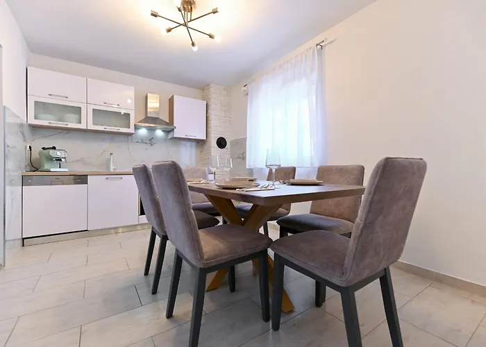 Charmantes In By Interhome Holiday home Donje Rastane